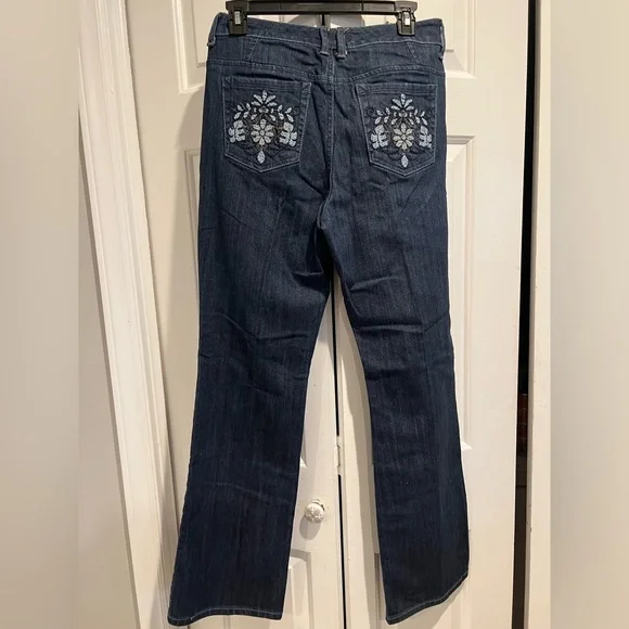 CHICOS Platinum Blue Jeans with Blue Floral Embroidered Back Pockets - Picture 10 of 11